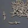 Pendentif de ferrure «Épée», dimensions 6 × 24,5 mm, épaisseur 5 mm ±, conditionnement 20 g, 36 pièces (+ -)