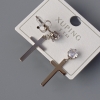 Clous d'oreilles-puces «Croix» Xuping rhodié avec cristal blanc, diamètre 10 × 18 mm, longueur 24,5 mm ±