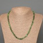 Collier en zoïsite naturel – cubes facettés, diamètre 5 mm, longueur 49 cm+-