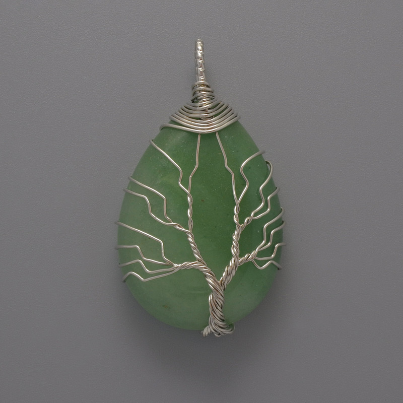 Pendentif néphrite dans un entourage argenté, diamètre 44×24×9 mm+