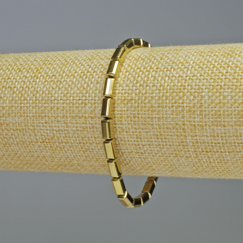 Bracelet en hématite rectangulaire couleur dorée, diamètre 8×4 mm ±, longueur 18 cm ±, élastique