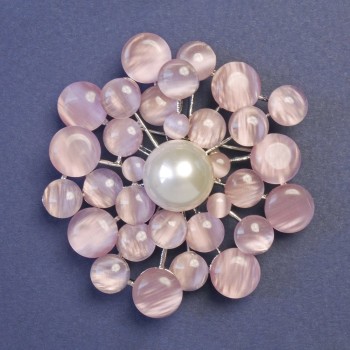 Broche avec pierre œil-de-chat rose synthétique et perle artificielle 55×55 mm ± métal argenté