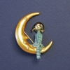 Broche «La petite fille romantique sur la lune»