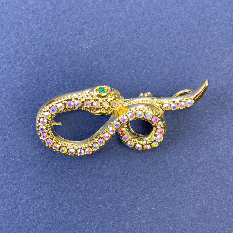 Broche-pendentif Serpent couleur dorée avec strass irisés, métal doré 44×20 mm +