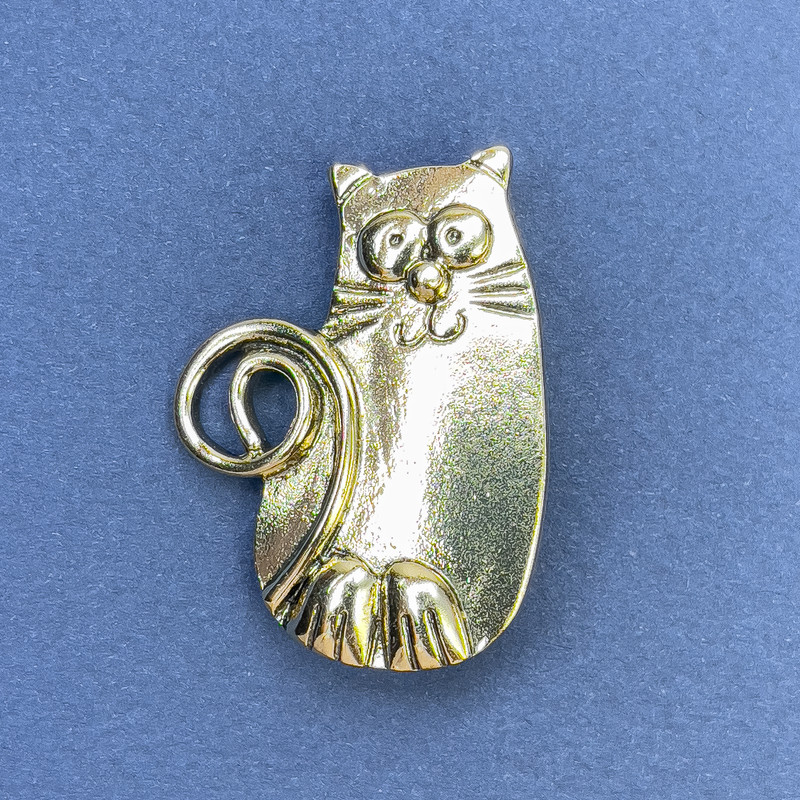 Broche-pendentif Chat doré en métal 28×37 mm+