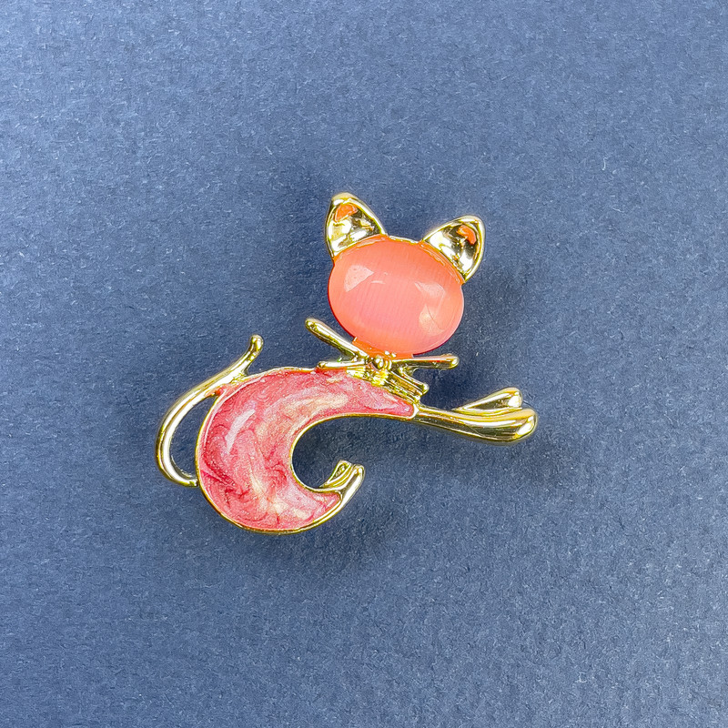 Broche Chat rose Œil de chat sur métal doré 23 × 28 mm+