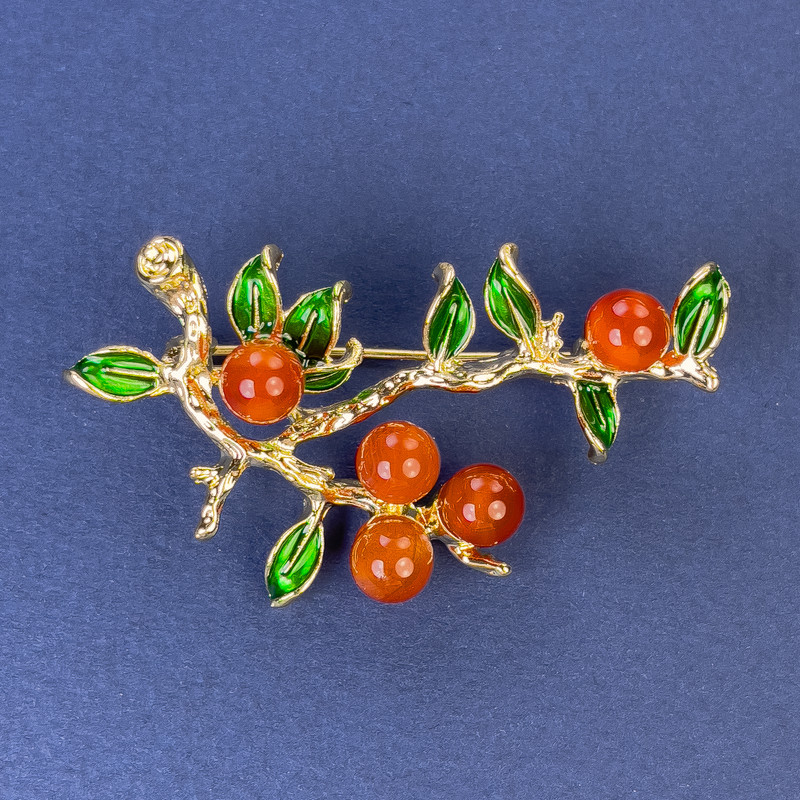 Broche «Brindilles» avec cornaline, métal doré, 48 × 32 mm+