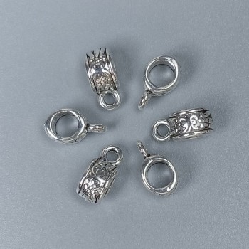 Bélière argentée – dimensions 11 × 5 × 6 mm, trous Ø 4,5 mm ± et Ø 2 mm ±, conditionnement 20 pièces