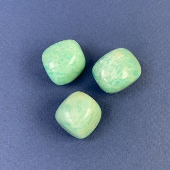 Amazonite en galets — pierre naturelle souvenir ~ dimensions 18–25 mm (+/-) ~ poids 10–12 g par pièce. (prix pour 100 g)