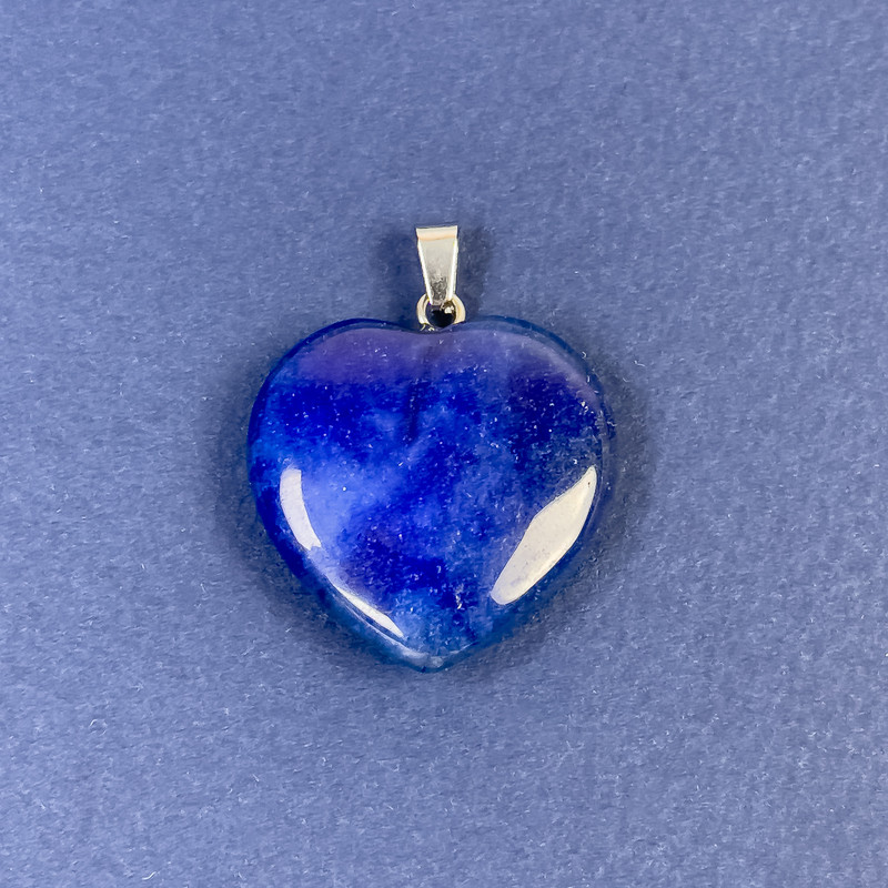 Pendentif Cœur en lazurite (pierre teintée) 25×25×8×30 mm+