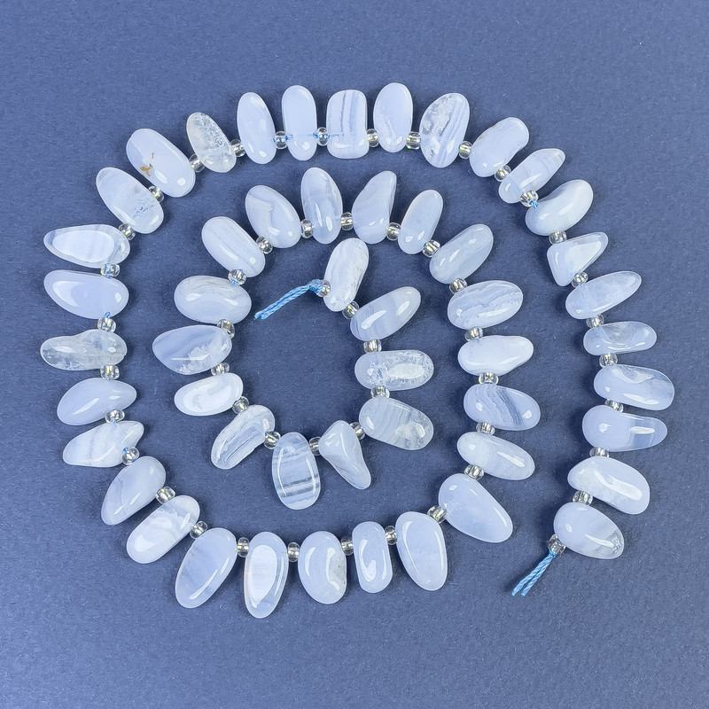 Perles d'agate bleue roulées 6x12 mm +- sur fil, longueur 40 cm+