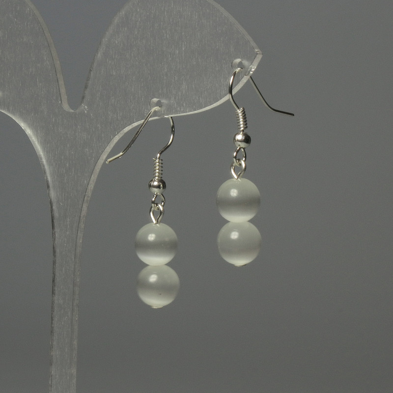 Boucles d'oreilles œil de chat gris clair, boules de 8 mm ±