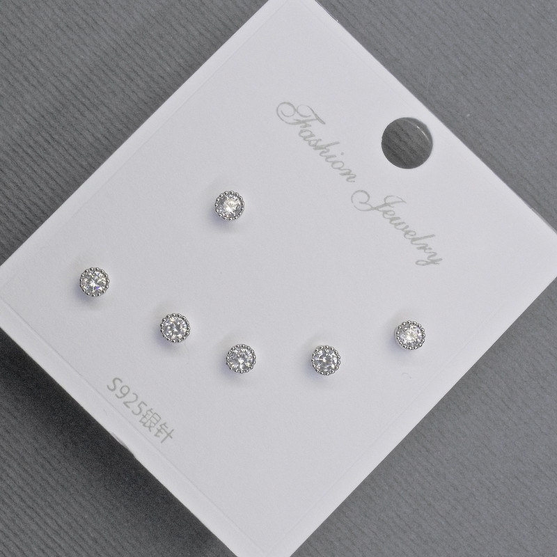 Boucles d'oreilles à clous 3, 2 mm ± métal argenté, strass blancs