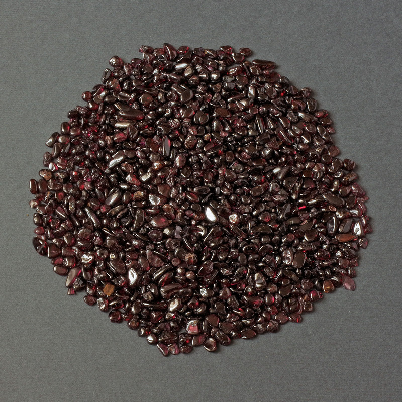 Éclats de grenat naturels sans perçage 3-9×3-4 mm ± (pour 100 g ±)