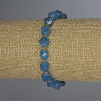 Bracelet en apatite facettée en forme de losange, diamètre 8×7 mm ±, avec perles de rocaille de 3 mm ±, longueur 18 cm ±, élastique