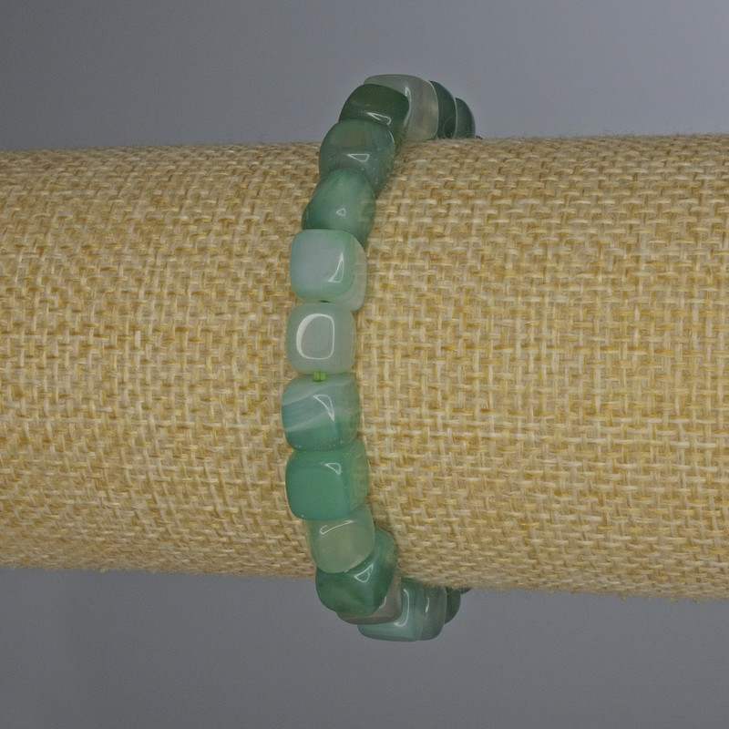 Bracelet en agate cube 7 × 7 mm ±, longueur 18 cm ±, élastique