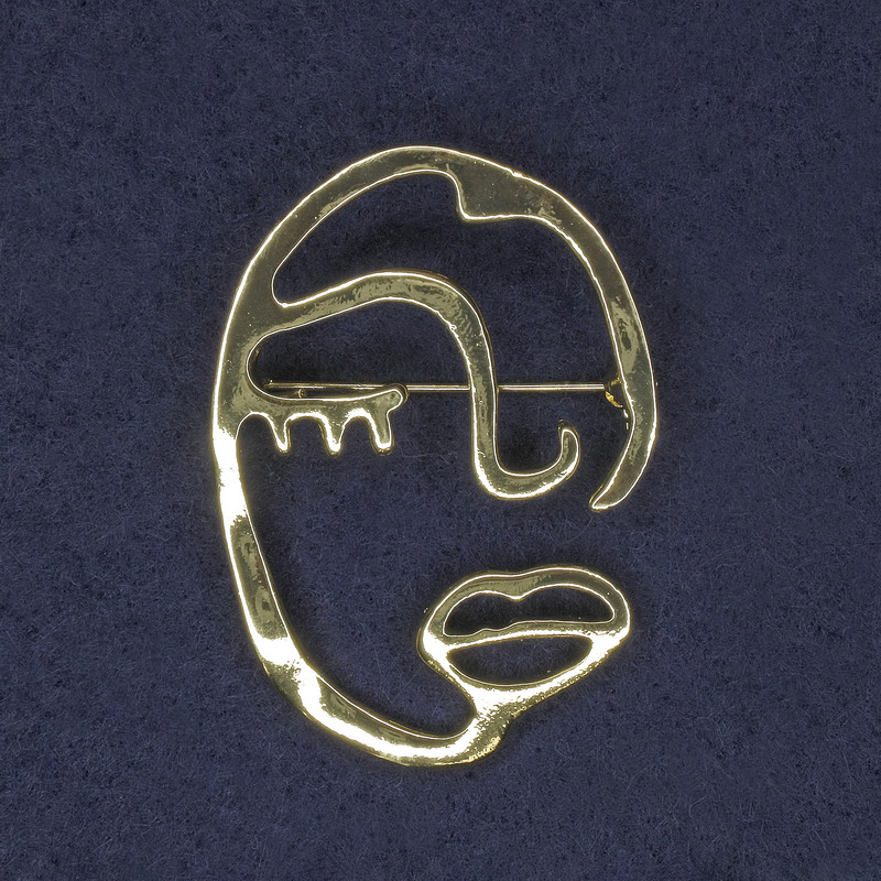 Broche Accent Visage 34×47 mm ± métal doré