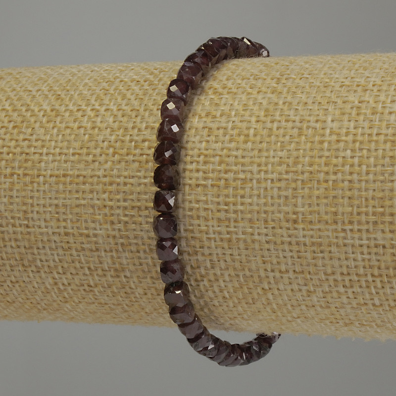 Bracelet en grenat facetté cube, diamètre 4×4 mm, longueur 18 cm, élastique