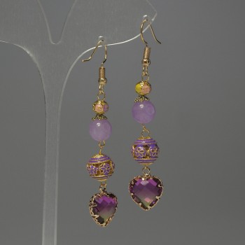 Boucles d'oreilles améthyste lavande, boule, diamètre 8 mm ±, cloisonné 10 mm ±, cristal monté dans un serti 12 mm ±, longueur 65 mm ±
