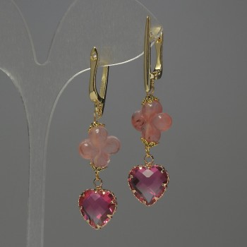 Boucles d'oreilles en calcédoine forme trèfle, diamètre 13 mm ±, cristal rose dans monture 13 mm ±, longueur 53 mm ±
