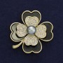 Broche Trèfle, strass blancs, perle, métal doré, diamètre 38×45 mm, aimantée