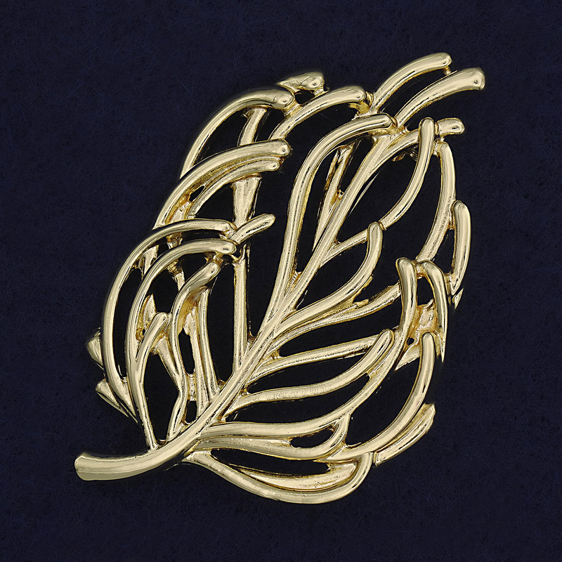 Broche Feuille en métal doré 57×42 mm+