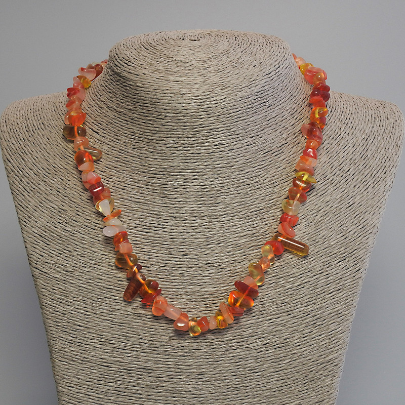 Collier assortiment éclats, diamètre 8–12×3–6 mm, longueur 45 cm ±, avec fermoir
