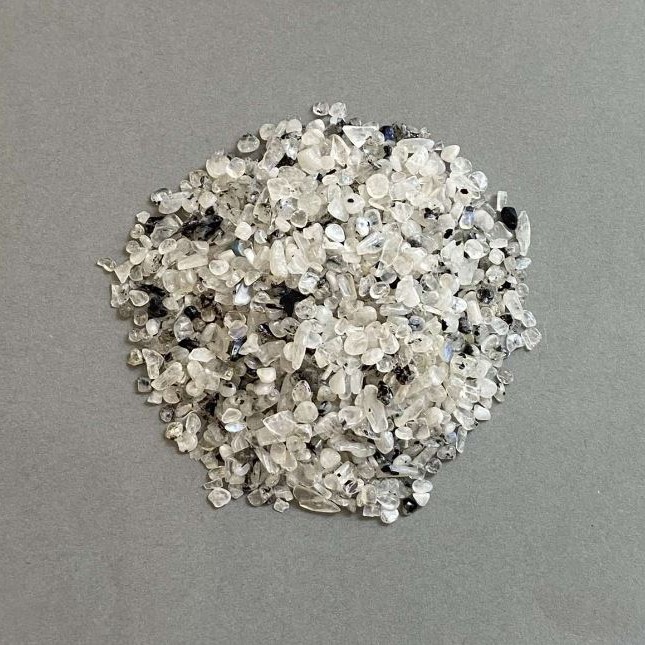 Pierre naturelle Adulaire éclats sans perçage 3-9 × 3 mm ± (par 100 g ±)