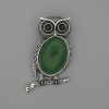 Broche-pendentif Hibou en chrysoprase 45×25 mm ±, strass noirs et métal argenté