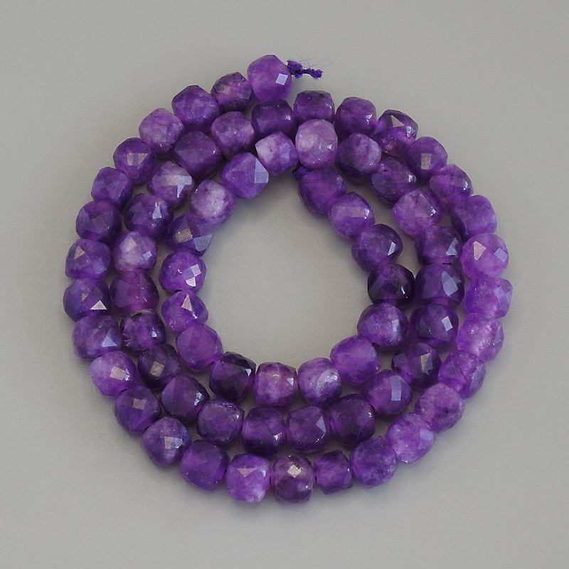 Perles de Sugilite facettées en cube 5,5 mm