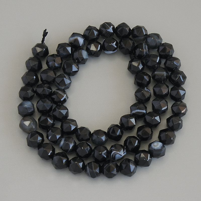 Perles d'agate facettées, diamètre 6 mm ±, sur fil, longueur 36 cm+