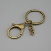 Prix par emballage / 10 pièces. Base pour porte-clés avec deux attaches, mousqueton 33×24 mm ± et anneau, diamètre 3 cm, longueur 7 cm