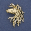 Broche-pendentif «Cheval», strass blancs, métal doré, 54 × 41 mm+