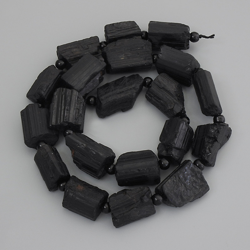 Perles de tourmaline schorl non taillées sur fil