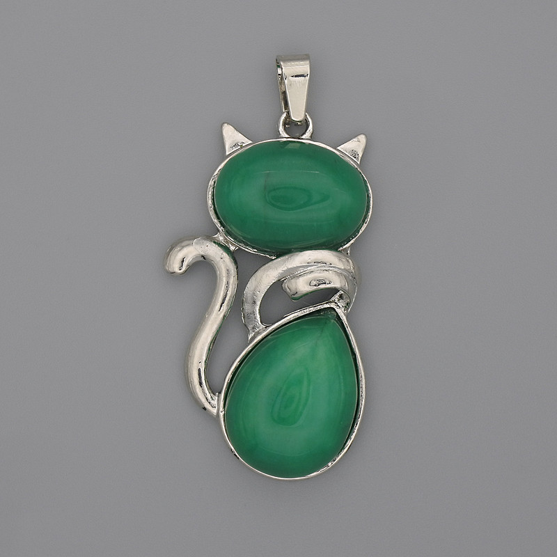 Pendentif Chat en chrysoprase 42×25 mm ±, longueur 50 mm+