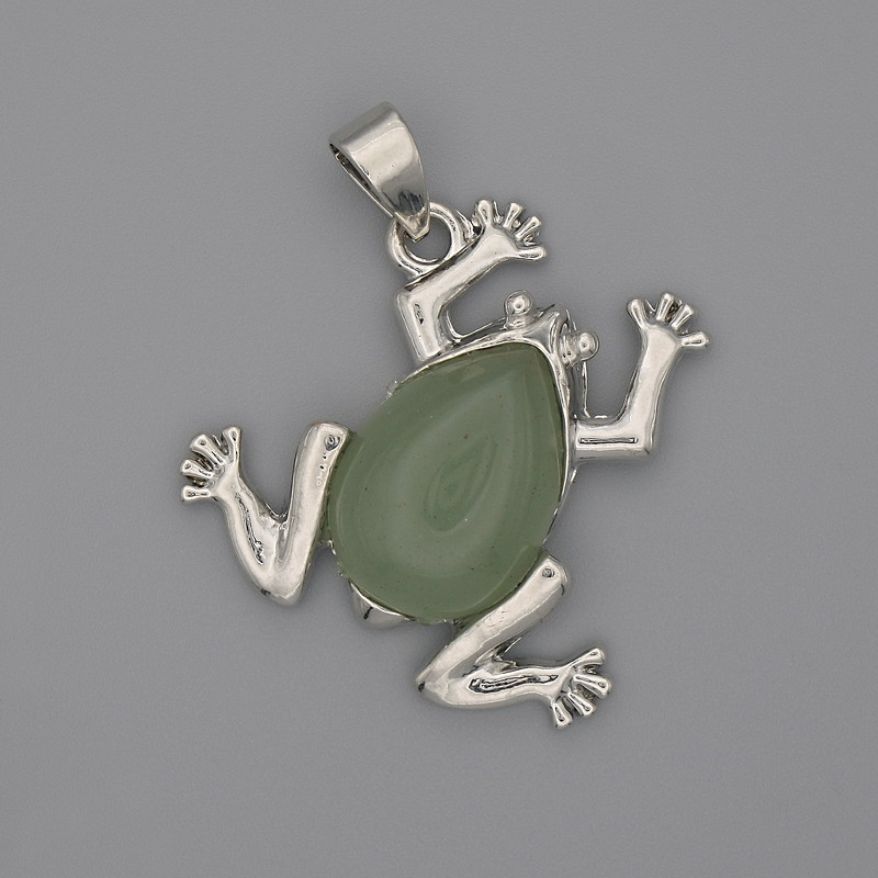 Pendentif grenouille en néphrite 29×28 mm ±, longueur 37 mm ±