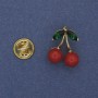 Broche «Cerises» rouge et vert émail métal doré 20 × 16 mm+