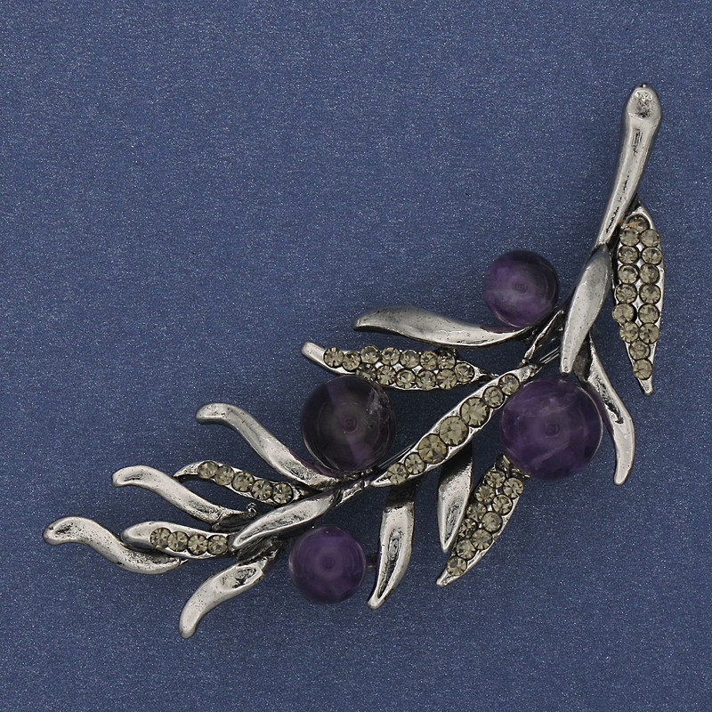 Broche Branche d\'améthyste, strass gris, métal argenté, 67x26 mm