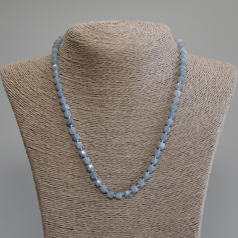 Collier en aigue-marine facetté, cubes 5×5 mm, longueur 50 cm, avec fermoir