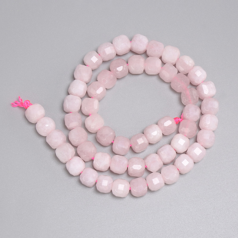 Perles en quartz rose cube 7×7 mm ±, longueur 37 cm ± sur fil