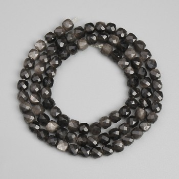Perles d'obsidienne argentée facettées en cube 4×4 mm, longueur environ 39 cm, sur fil