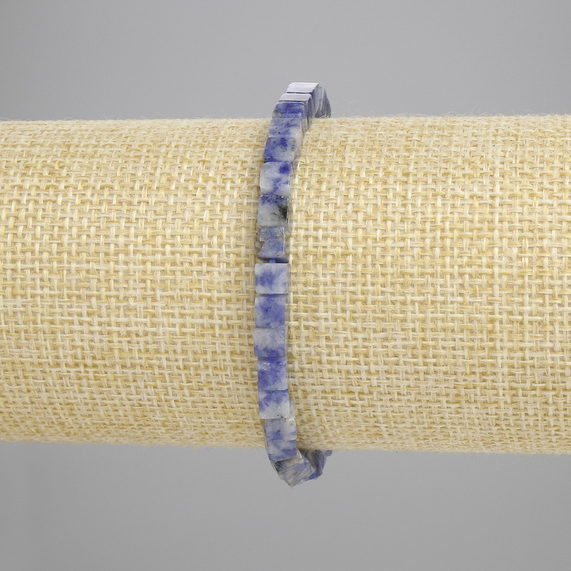 Bracelet en sodalite - cubes de 4,5×4,5 mm - longueur environ 18 cm - élastique