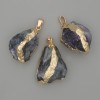 Pendentif fluorite brute ~ 37×18 mm ± tailles assorties, métal doré