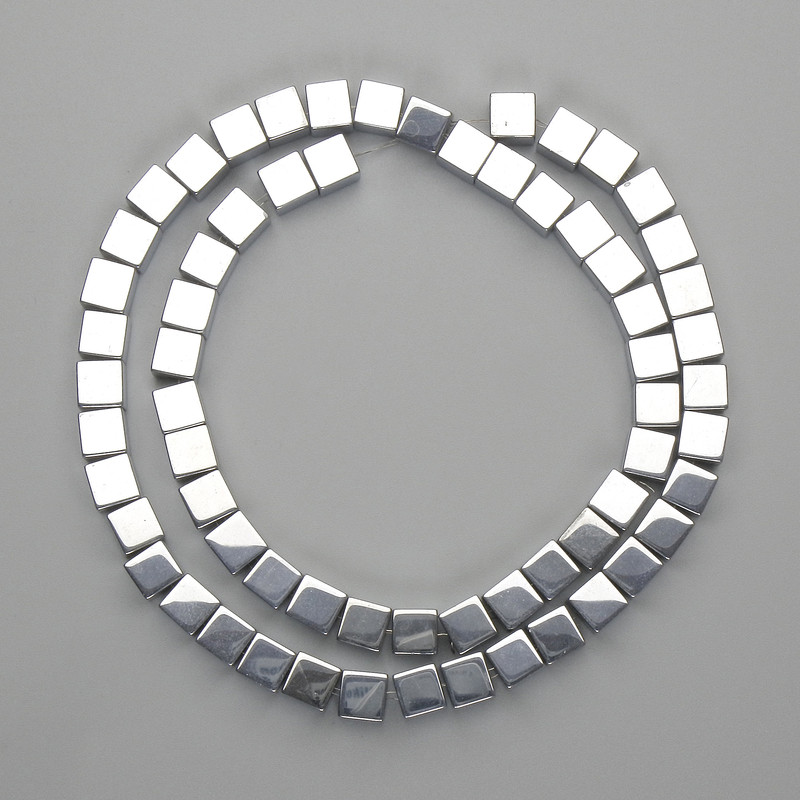 Perles d’hématite cube 6x6 mm +- couleur argent, longueur 40 cm+