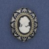 Broche camée Dame, strass, métal argenté, 32×25 mm +