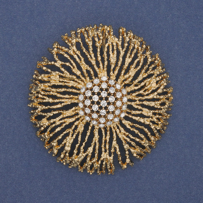 Broche-pendante Accent avec strass blancs et métal doré 61 mm+
