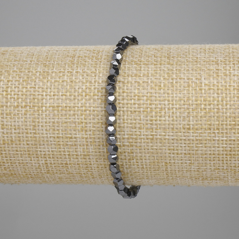 Bracelet en hématite facettée, dimensions environ 3,5×4 mm, longueur 18 cm ±, élastique