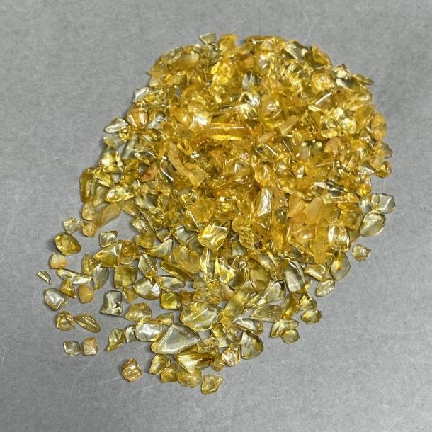 Éclat de citrine sans trou 2-7×2-6 mm ± (pour 100 g ±)