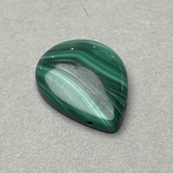Pendentif malachite en goutte 30×22 mm, trou latéral