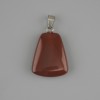 Pendentif en cornaline, forme trapèze 17×21 mm ±, longueur 30 mm ±